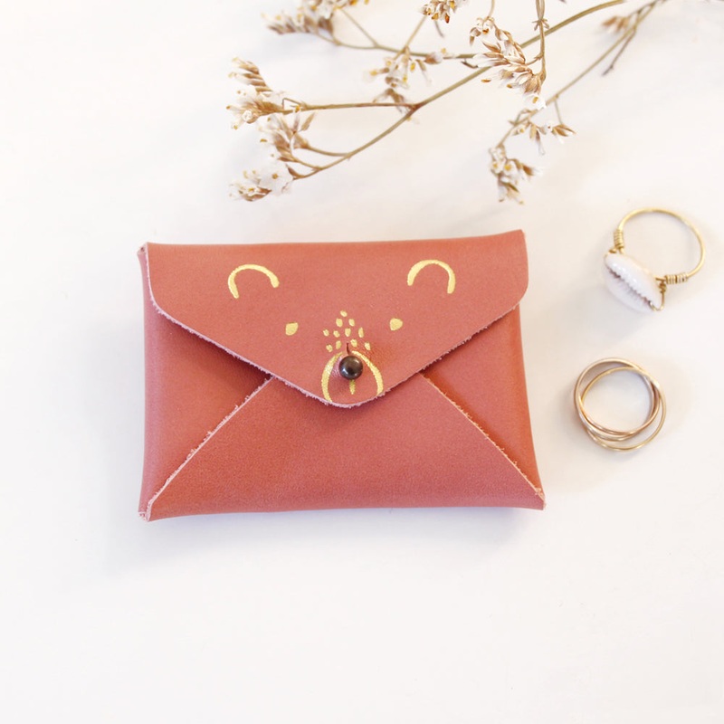 Barnabe aime le caf Bear Purse Coquille