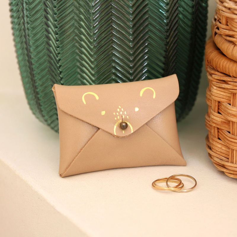 Barnabe aime le caf Bear Purse Moka